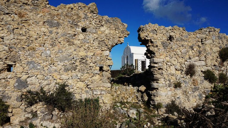Melissa. Bitynų ir vynuogynų tvirtovė. Vaizdas į cerkvę. Kreta, Graikija | Mano Kreta