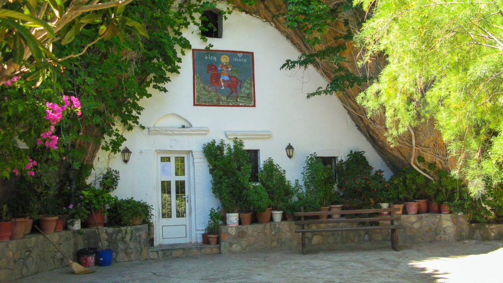 Agios Nikitas: 230 laiptelių iki paplūdimio. Įėjimas į cerkvę. Kreta, Graikija | Mano Kreta