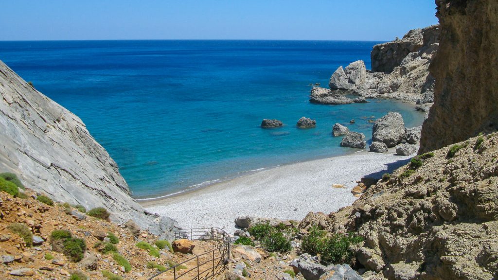 Agios Nikitas: 230 laiptelių iki paplūdimio. Dangaus žydrynė ir tuščias paplūdimys. Kreta, Graikija | Mano Kreta