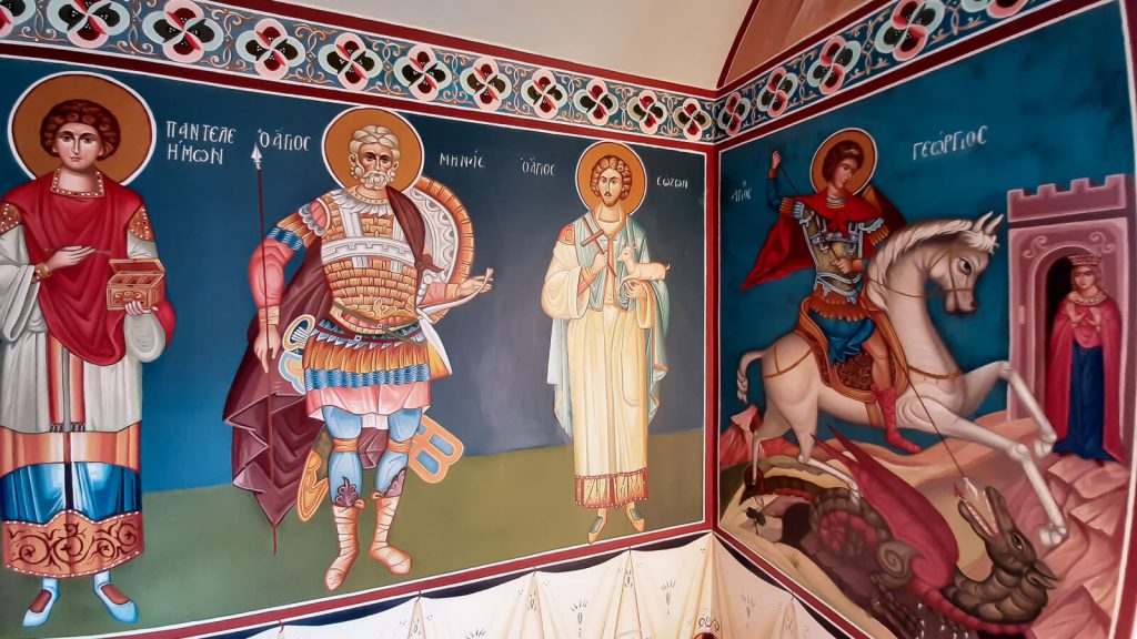 Susipažinkite – Kretos Senelis Ajos Vasilios. Cerkvėje. Kreta, Graikija | Mano Kreta
